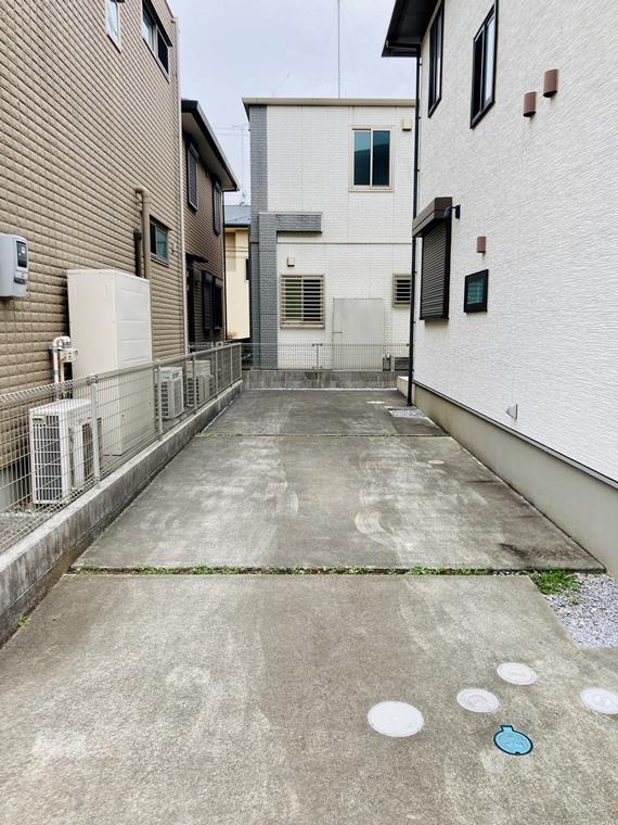 17/17 駐車場