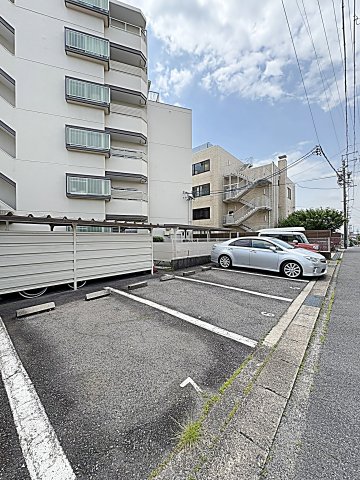 27/27 駐車場