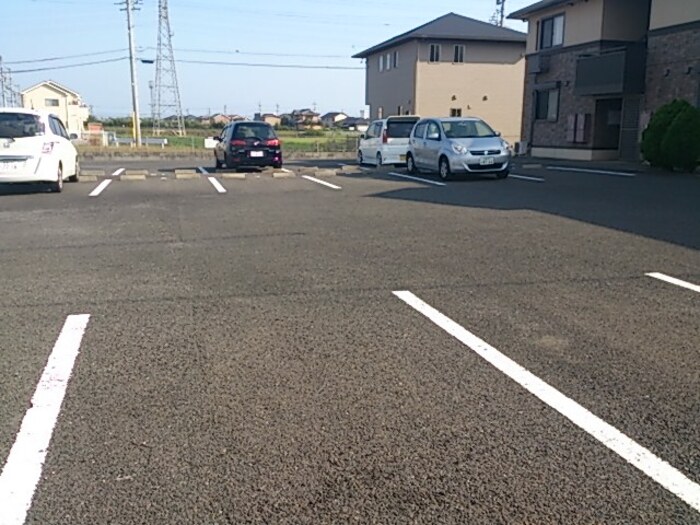 18/22 駐車場