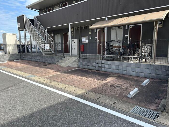 17/17 駐車場