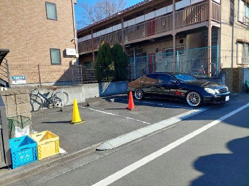 13/14 駐車場
