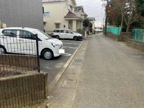 14/14 駐車場