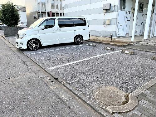 13/23 駐車場