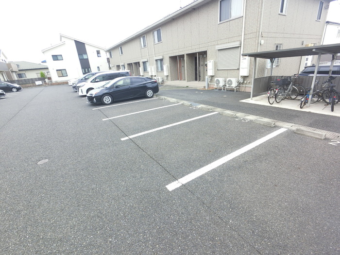 18/21 駐車場