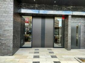 19/20 エントランス