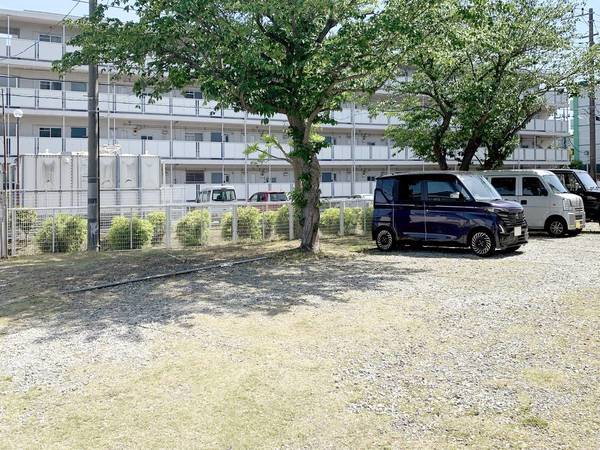 17/17 駐車場