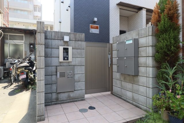 24/28 エントランス
