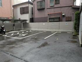 13/13 駐車場