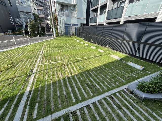 18/22 駐車場