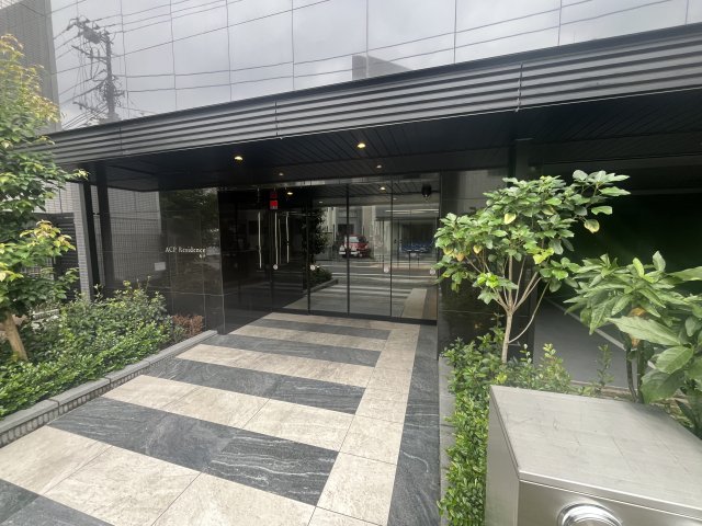 19/27 エントランス
