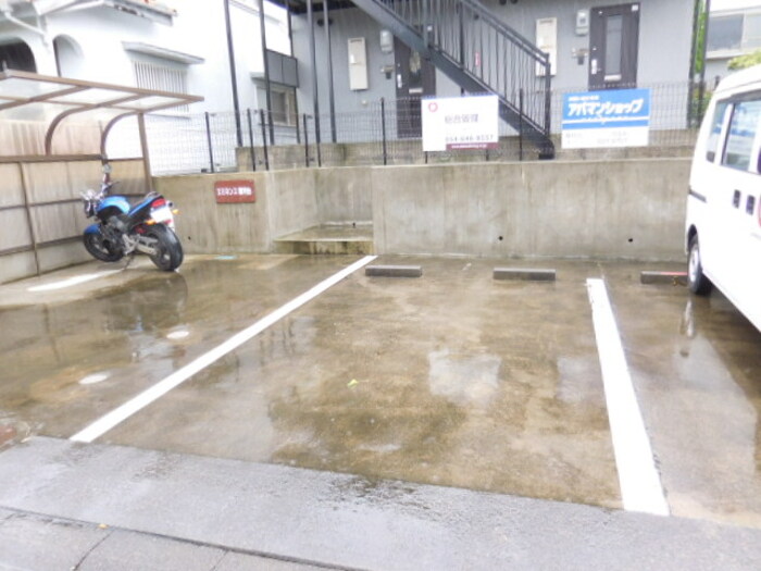 18/18 駐車場