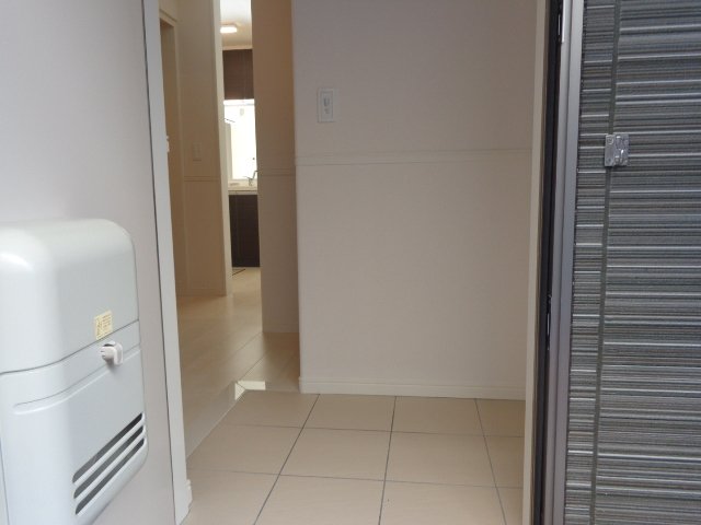 16/30 玄関