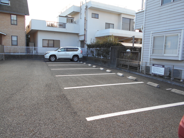 13/13 駐車場