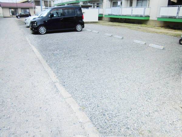 16/16 駐車場