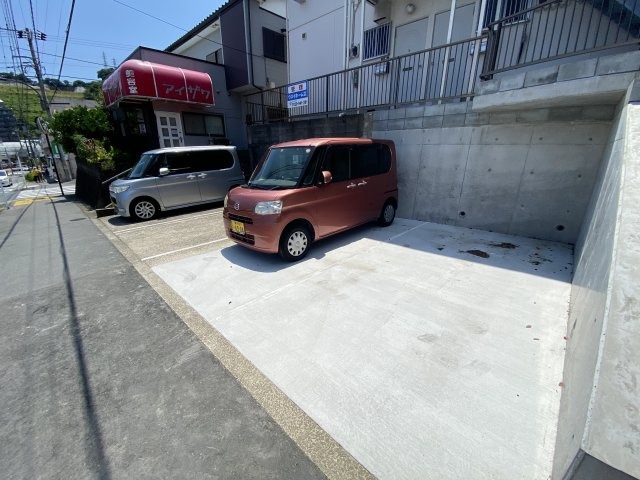 13/13 駐車場