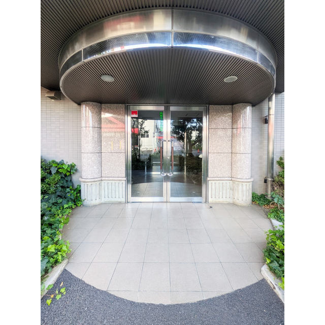 24/30 エントランス