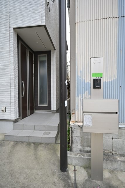 21/22 エントランス