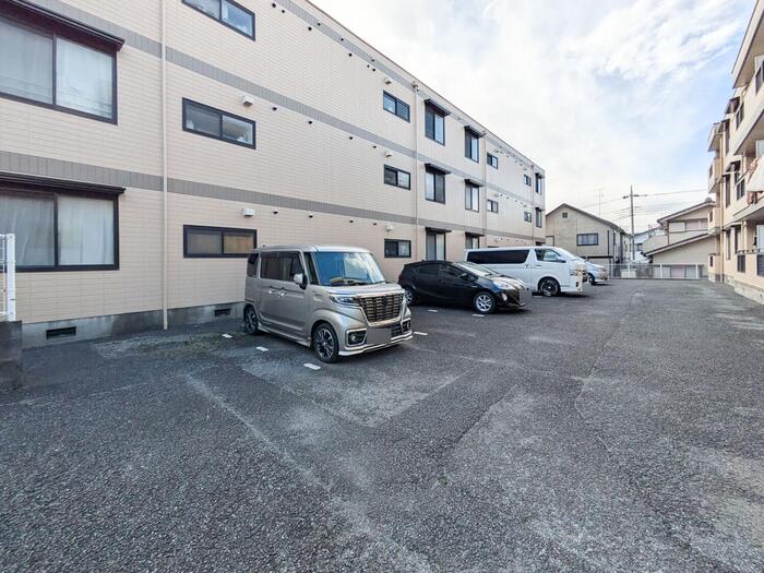 13/16 駐車場