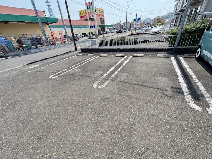 13/13 駐車場