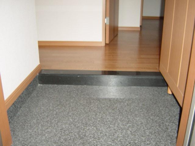 13/22 玄関