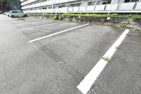 16/17 駐車場