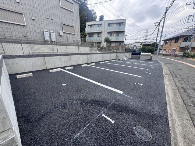 24/25 駐車場