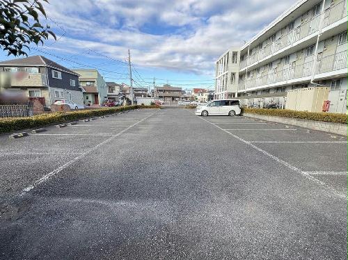 14/14 駐車場