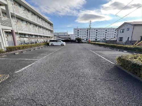13/14 駐車場
