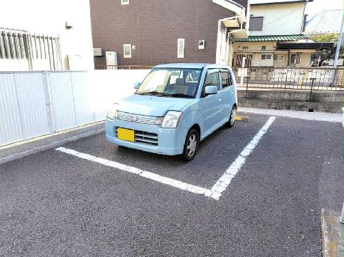 13/14 駐車場