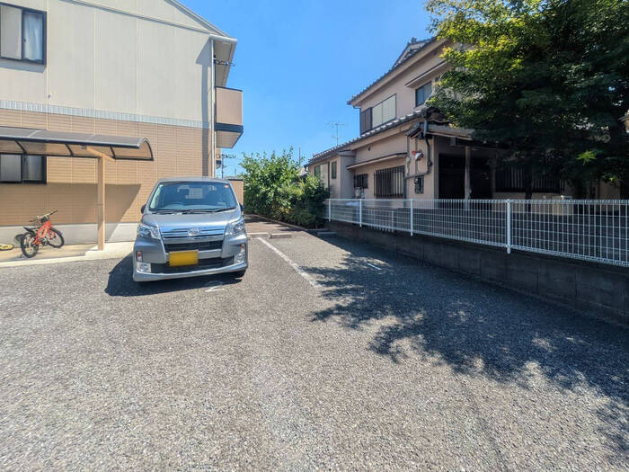 13/13 駐車場