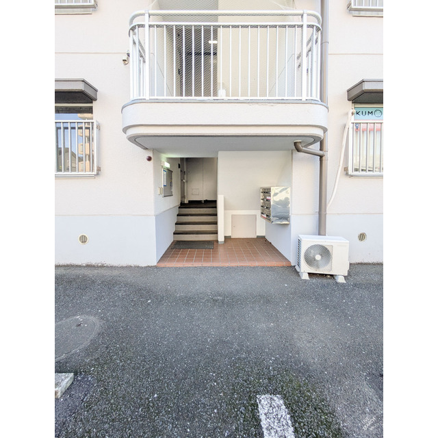 25/27 エントランス