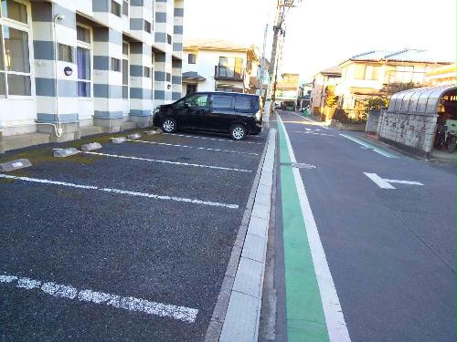 13/13 駐車場