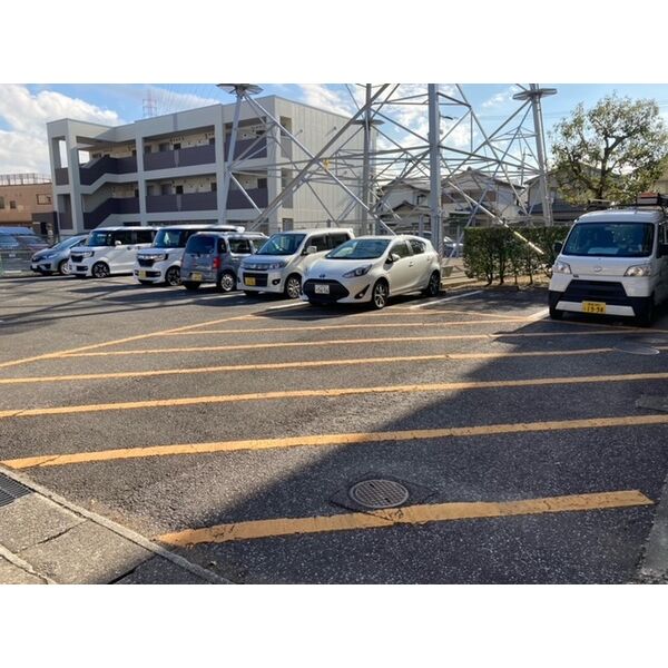 14/14 駐車場