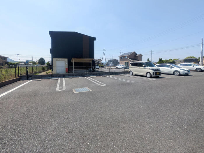 13/16 駐車場