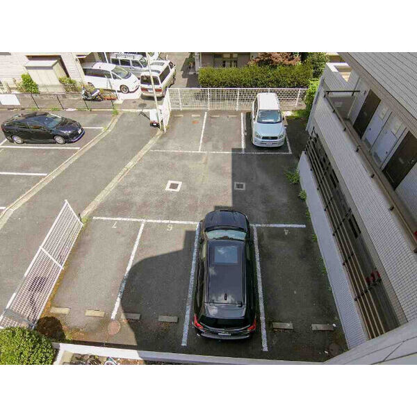 15/15 駐車場
