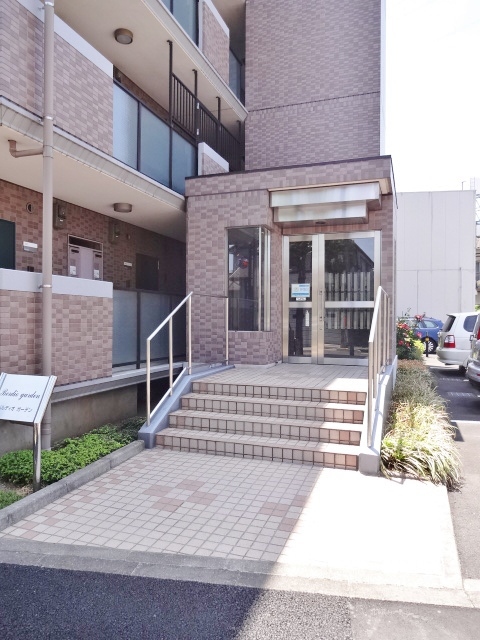 2/2 エントランス