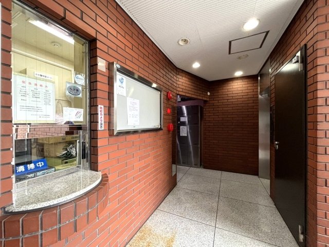 25/26 エントランス