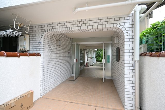 2/4 エントランス