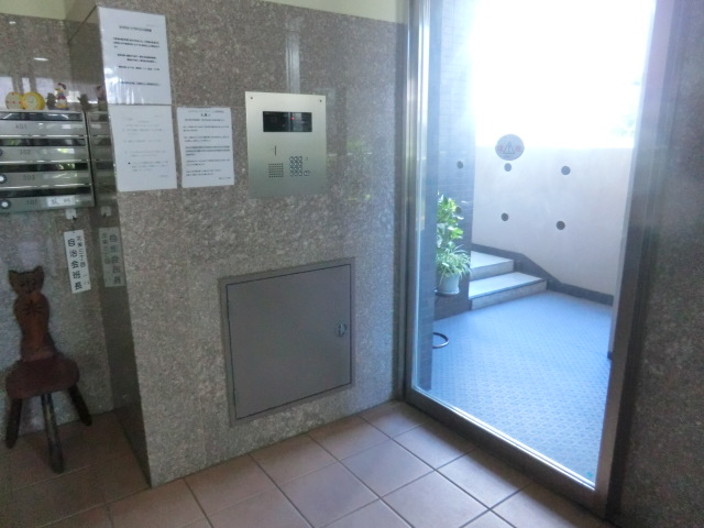 16/26 エントランス