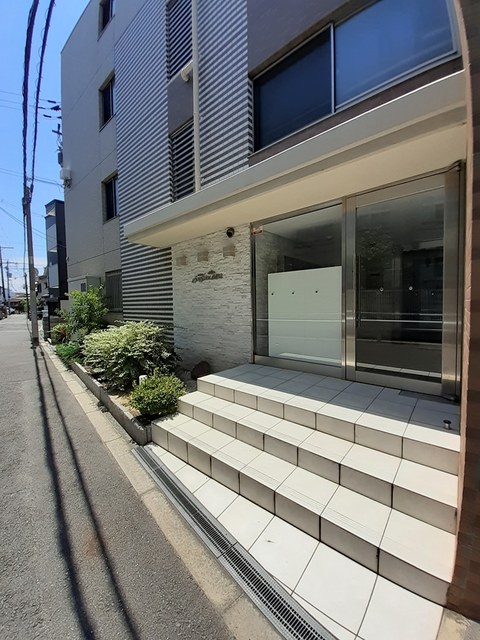14/20 エントランス