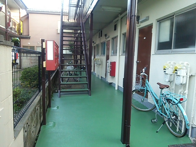 23/28 エントランス