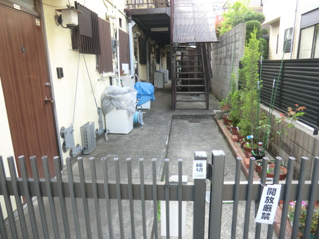 22/23 エントランス