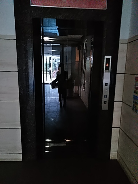 22/30 エントランス