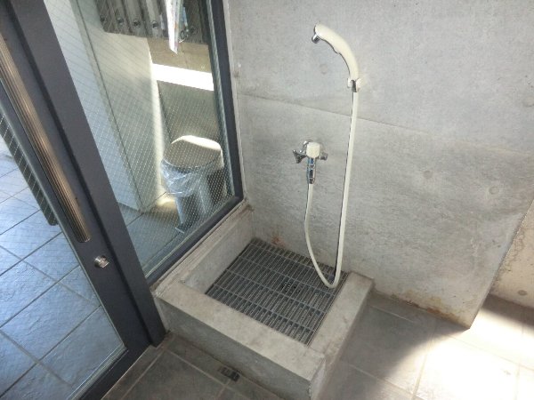 22/28 エントランス