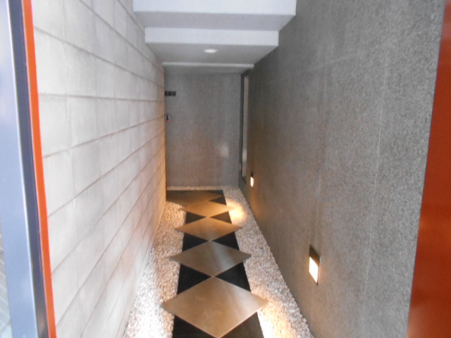 22/23 エントランス