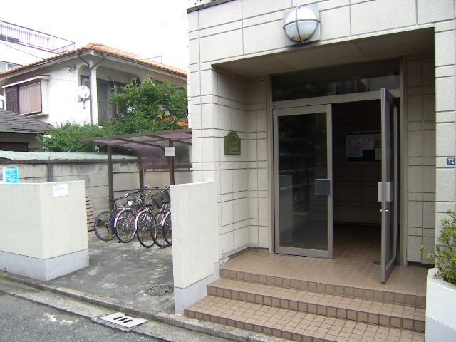 18/28 エントランス