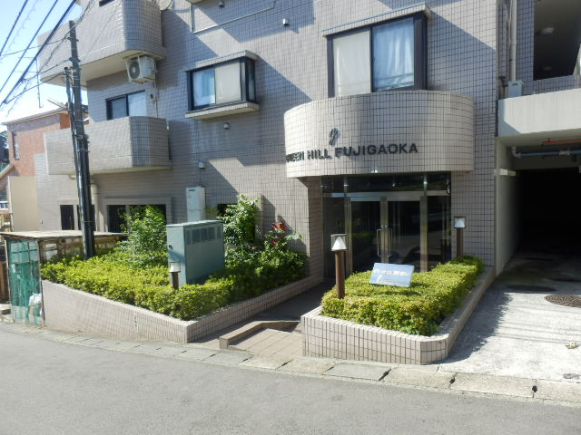 21/30 エントランス