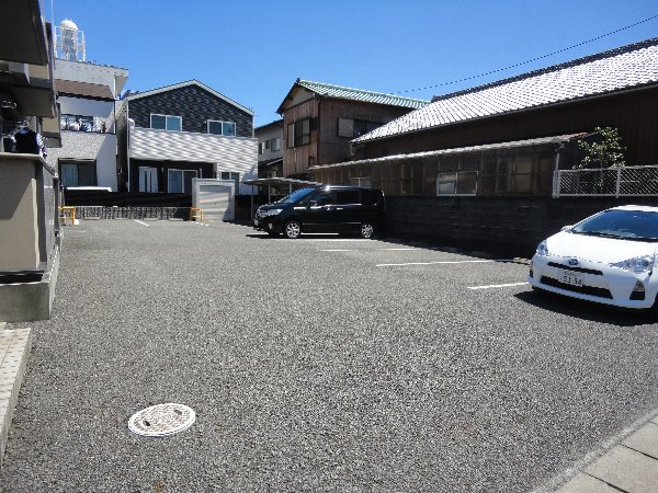 2/4 駐車場