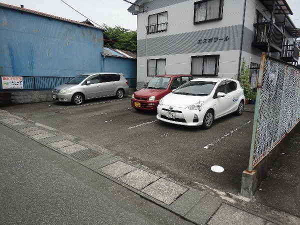 2/3 駐車場