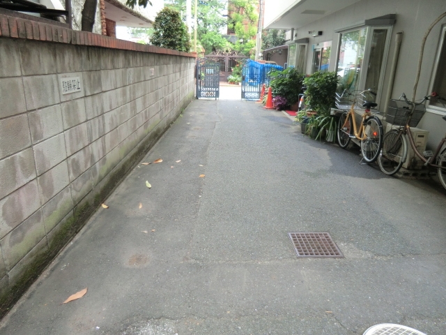 21/30 エントランス